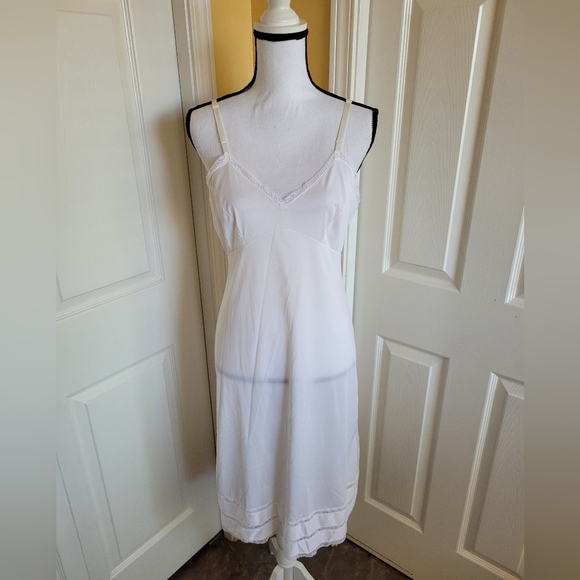 VINTAGE WHITE. LONG SLIP, SIZE 34 - Picture 12 of 13